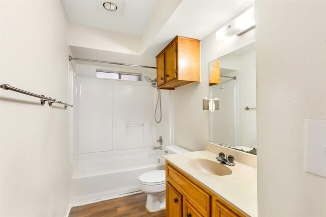 Building Photo - 2722 Foliage Green Dr