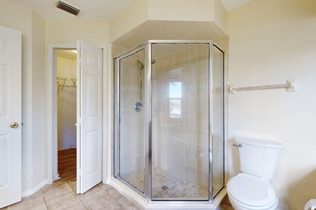 Building Photo - 967 SE Browning Ave