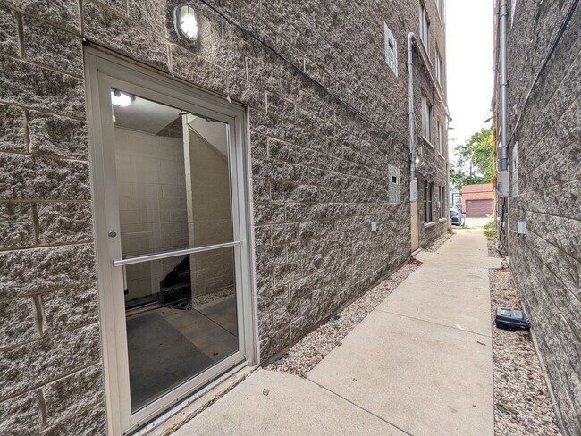 Building Photo - 2451 W Harrison St