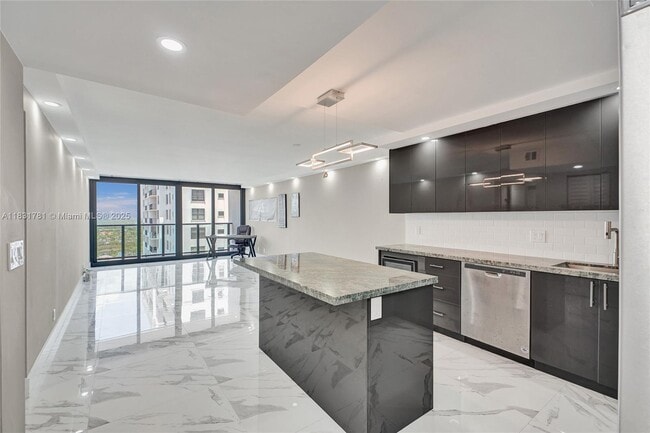 Building Photo - 2301 S Ocean Dr