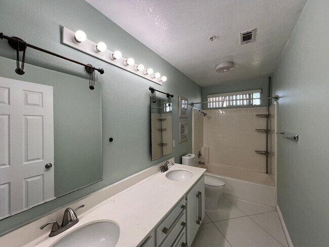 Building Photo - 13539 Whipple St