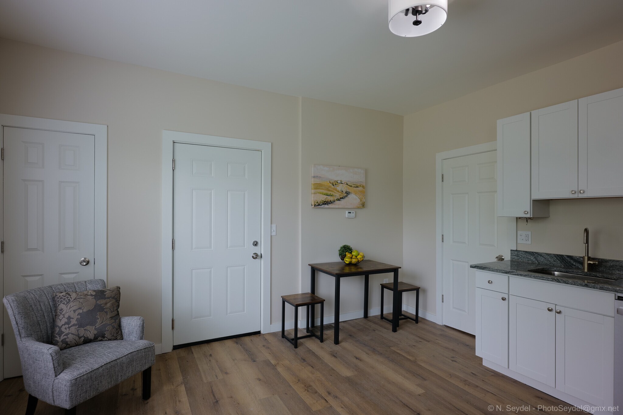 Building Photo - 266 King St