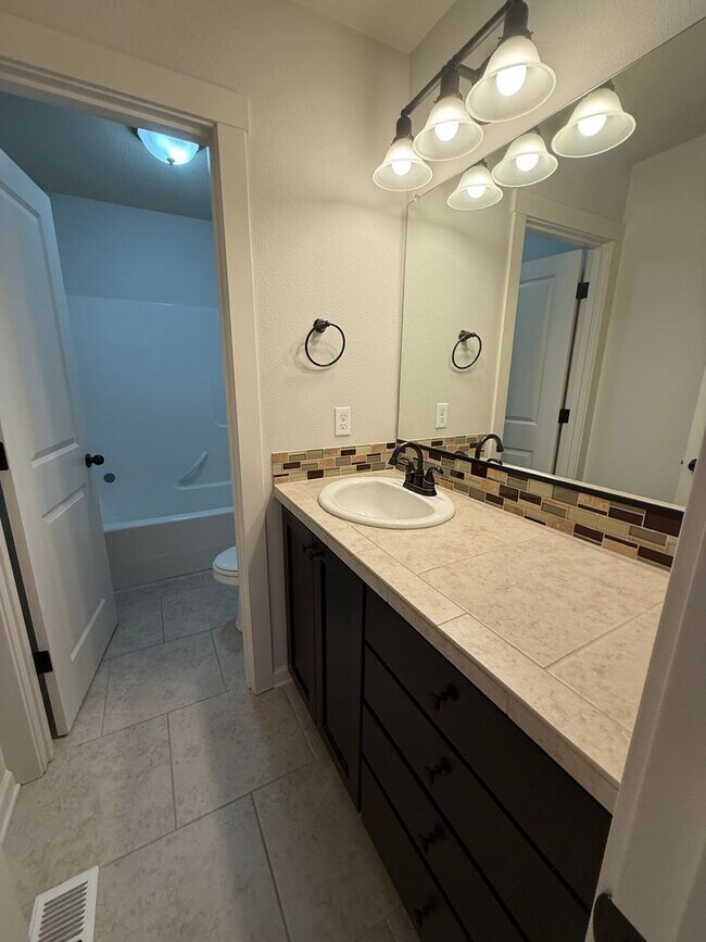 Building Photo - Impressive North Plains Home Backing to Protected Green Space – Move-In Ready!