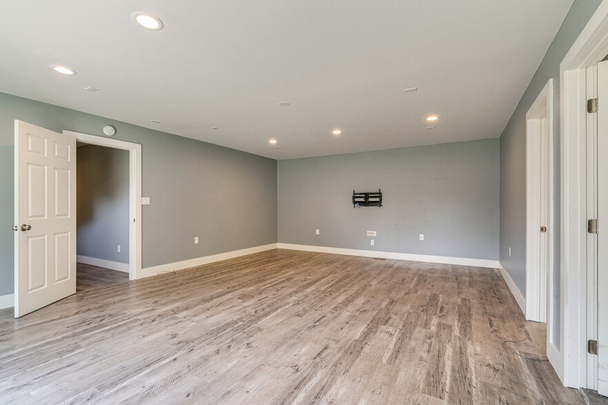 Building Photo - 279 Stones River Rd