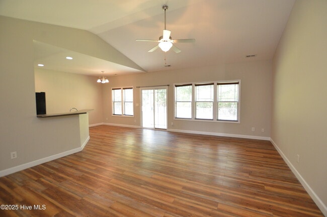 Building Photo - 222 Lakeside Dr