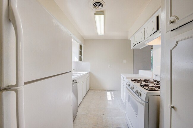 Building Photo - 7214 Mobud Dr