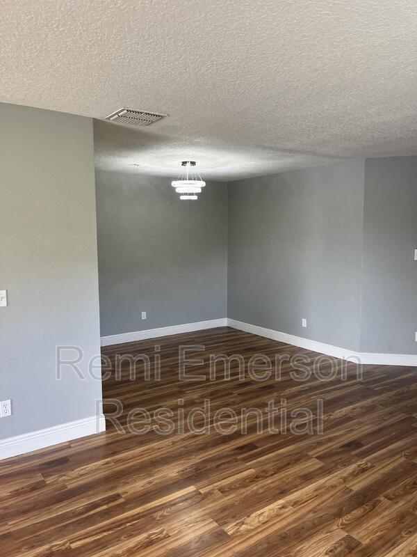 Building Photo - 13500 Applerose Ln