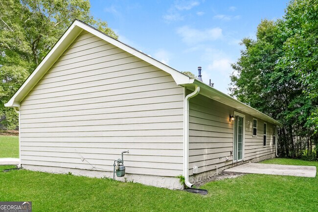 Building Photo - 6670 South Ave