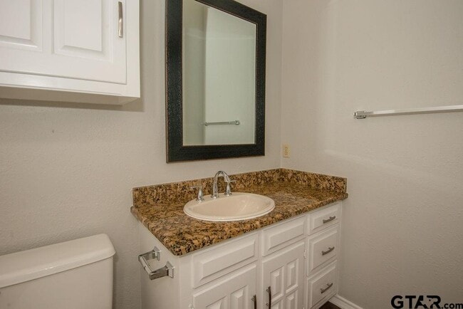 Building Photo - 5903 Hollytree Dr
