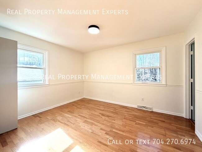 Building Photo - 10109 Windrift Rd