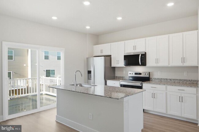 Building Photo - 113 Lakota St