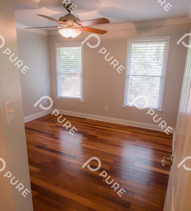 Building Photo - 2411 Oakwood Ave NE