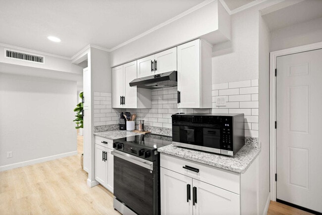 Building Photo - 3410 Country Club Dr