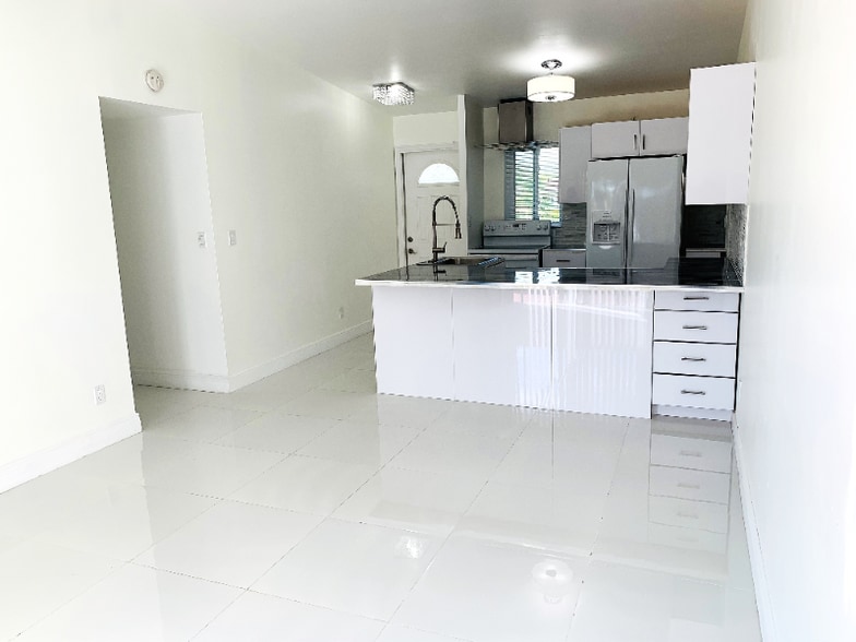 Building Photo - 20845 Grouper Dr