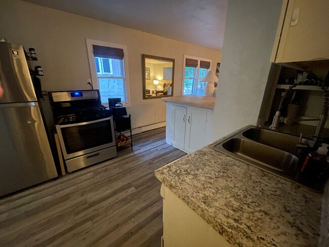 Building Photo - 627 S Melrose St