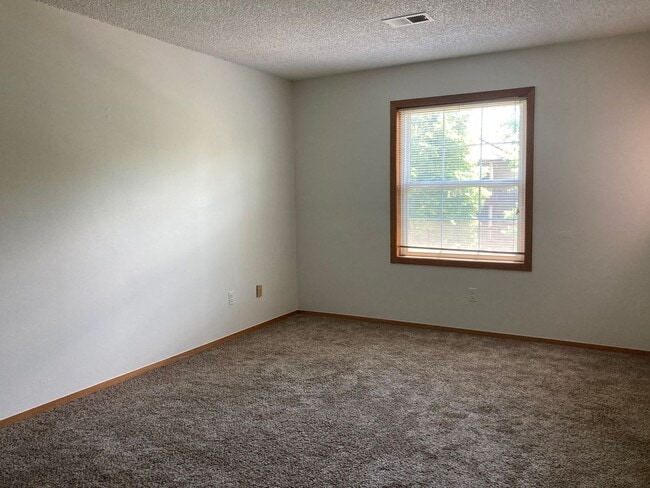 Building Photo - 2932 Shadow Creek Dr