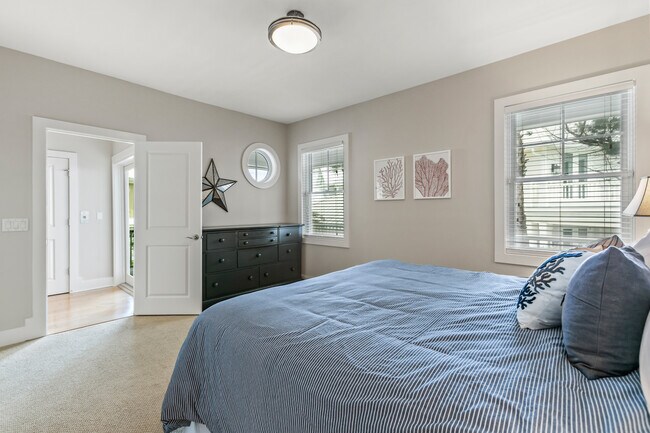 Building Photo - 681 Ocean Palm Way