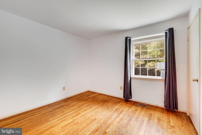 Building Photo - 1427 Laurel Hill Rd