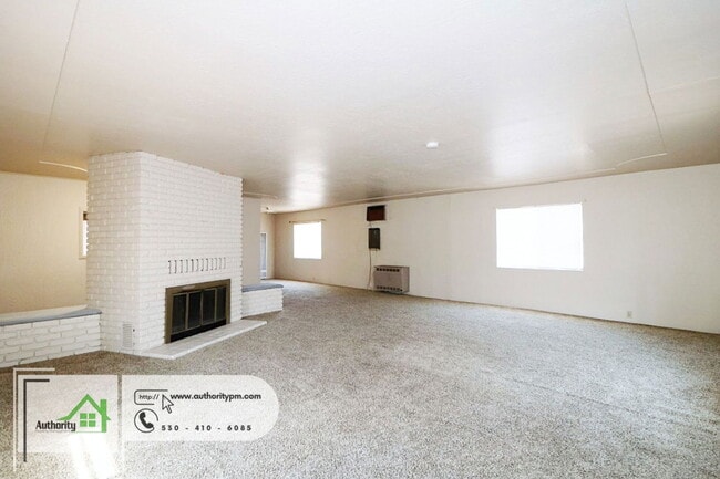 Building Photo - 1830 Rosaline Ave
