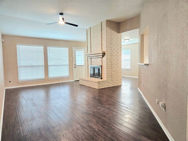Building Photo - 4231 Southchase Ln