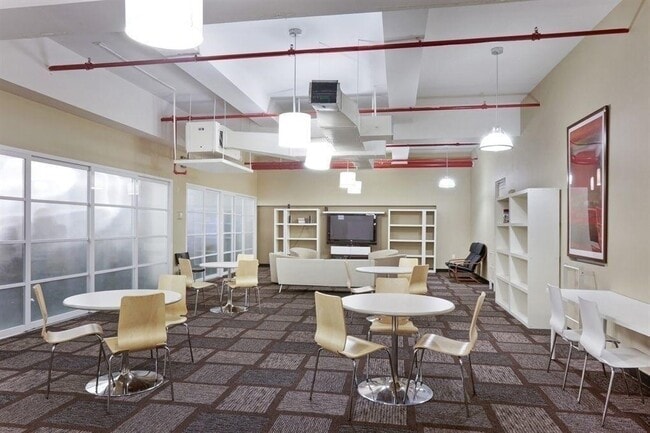 Building Photo - 365 Bridge St