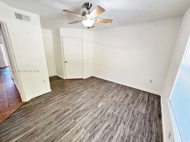 Building Photo - 4767 Via Palm Lakes