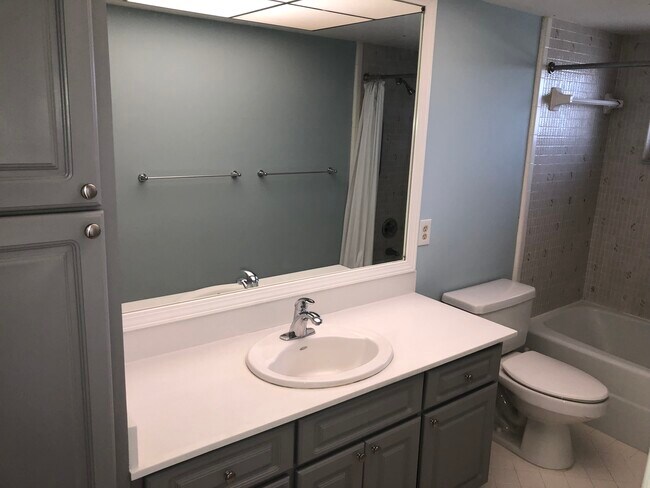 Building Photo - 5130 Brittany Dr S
