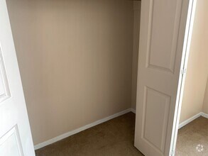Building Photo - 2 bedroom 2 bath town home in a gated comm...
