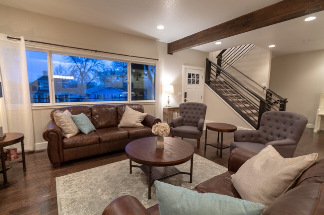 Building Photo - 724 N Walnut St