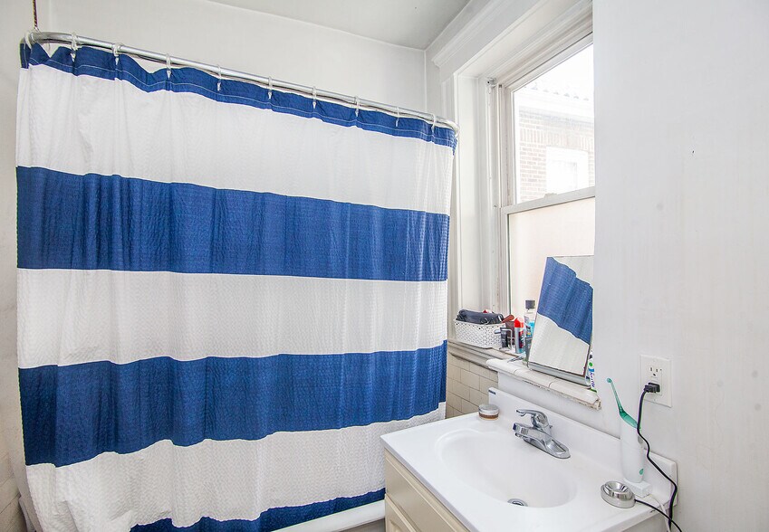 Building Photo - 33 Walbridge St