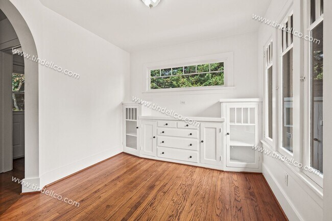 Building Photo - Modern Mediterranean 2 Bed/2 Bath with plenty of space - Pet Friendly!