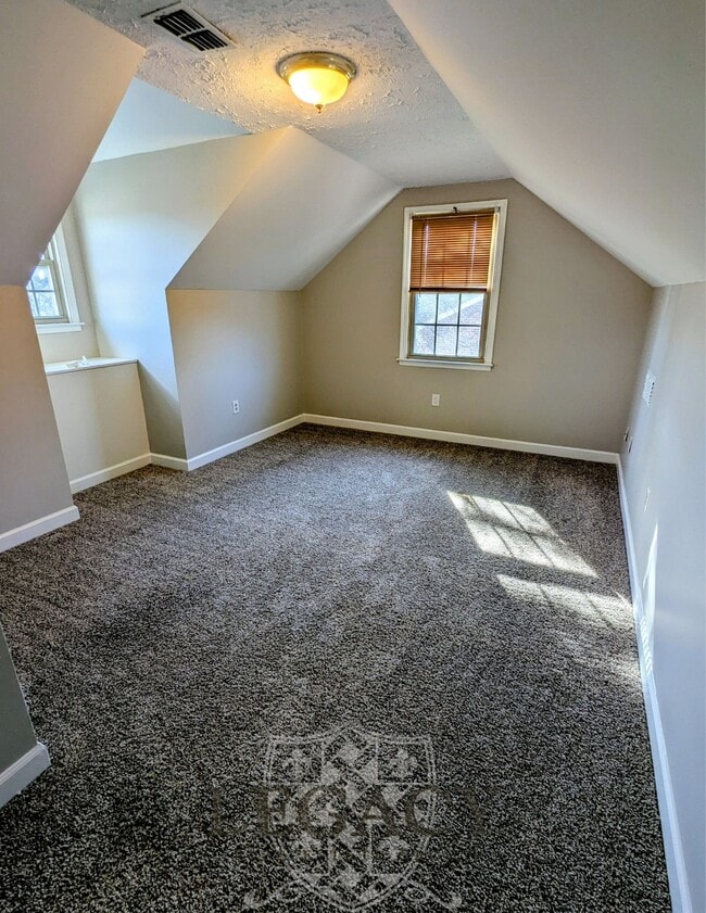 Building Photo - 221 Benefield Dr