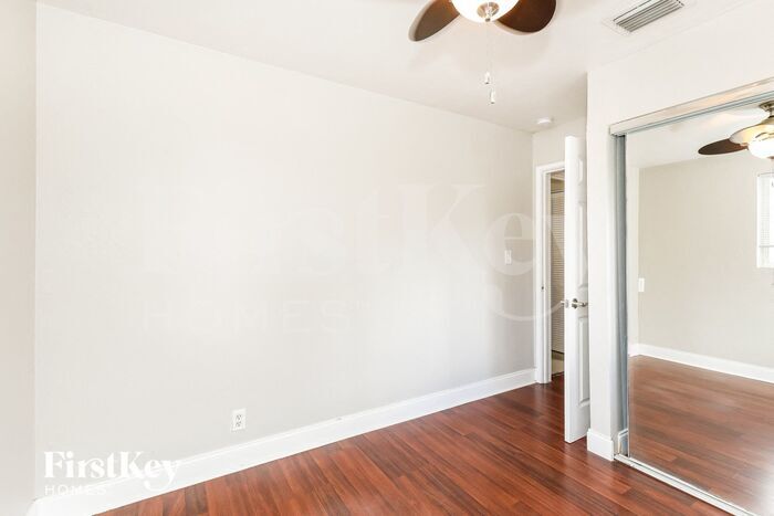 Building Photo - 3763 SW 17th St
