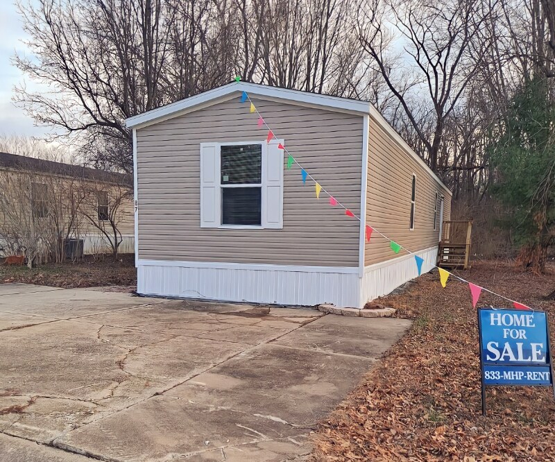 Building Photo - 87 Deerwood Park