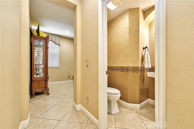 Building Photo - 524 S Petunia St