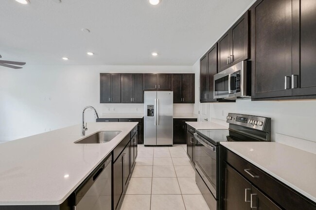 Building Photo - 210 Preserve Trl S