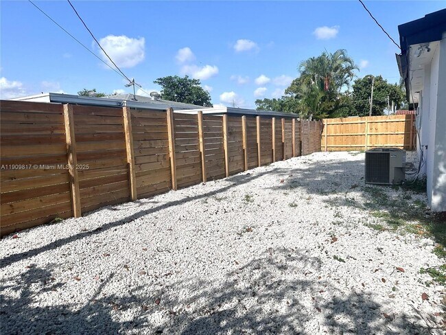 Building Photo - 2421 N 56th Terrace