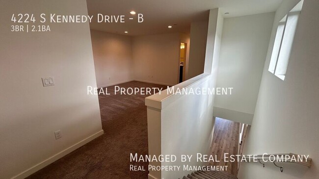 Building Photo - 4224 S Kennedy Dr