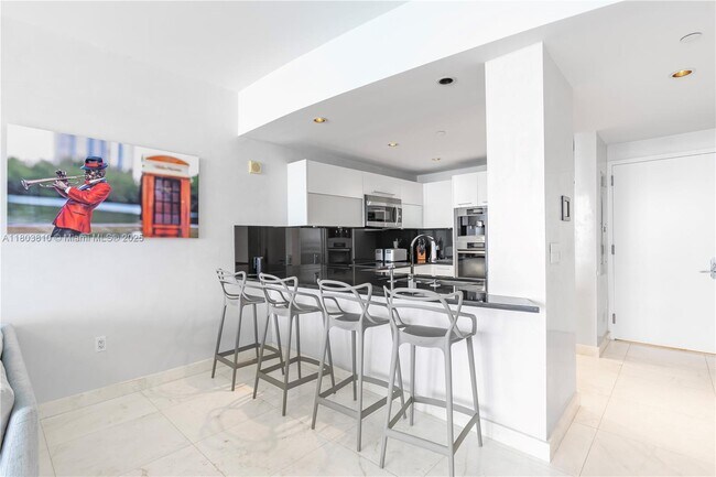 Building Photo - 17121 Collins Ave