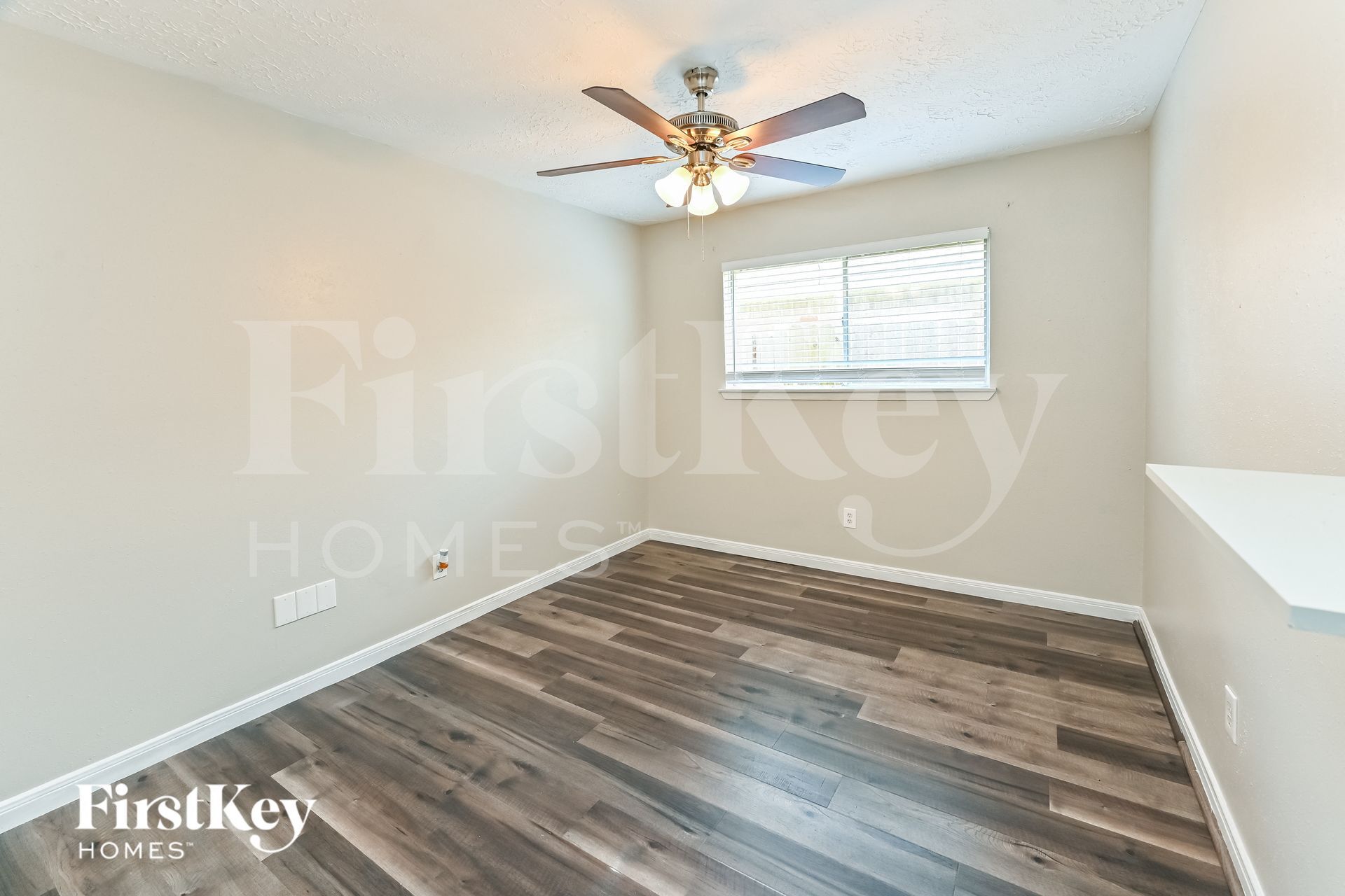 Building Photo - 9702 Desert Flower Ln