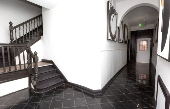 Building Photo - 1021 St Paul St