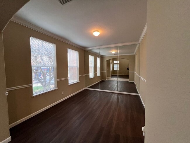 Building Photo - Sundance Lake Home Ready 4 LEASE