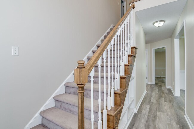 Building Photo - 2545 Carriage Creek