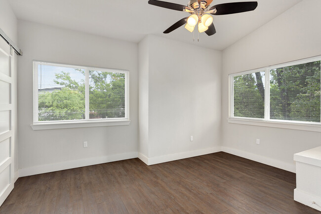 Building Photo - 1337 Oakland Ave