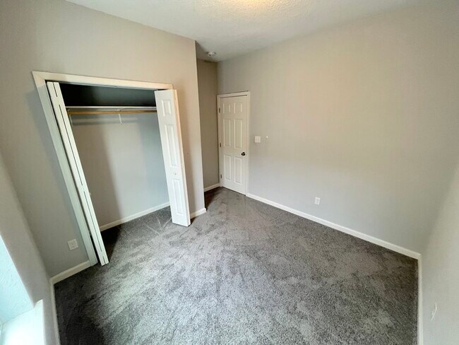 Building Photo - COME MEET YOUR NEW HOME! BRAND NEW & UPDATED!