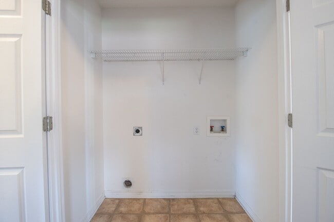 Building Photo - 4393 Wigwam Dr