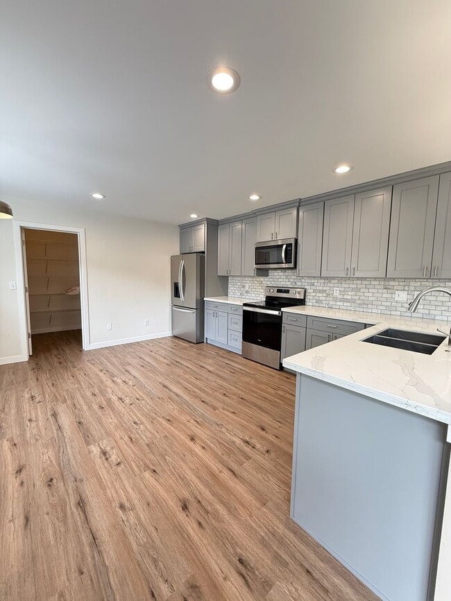 Building Photo - Move in Ready Luxury 4 Bedroom, 2.5 bath home for rent...