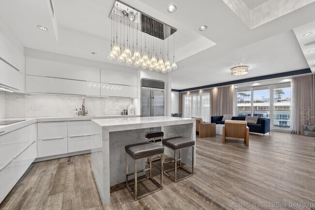 Building Photo - 2301 Collins Ave