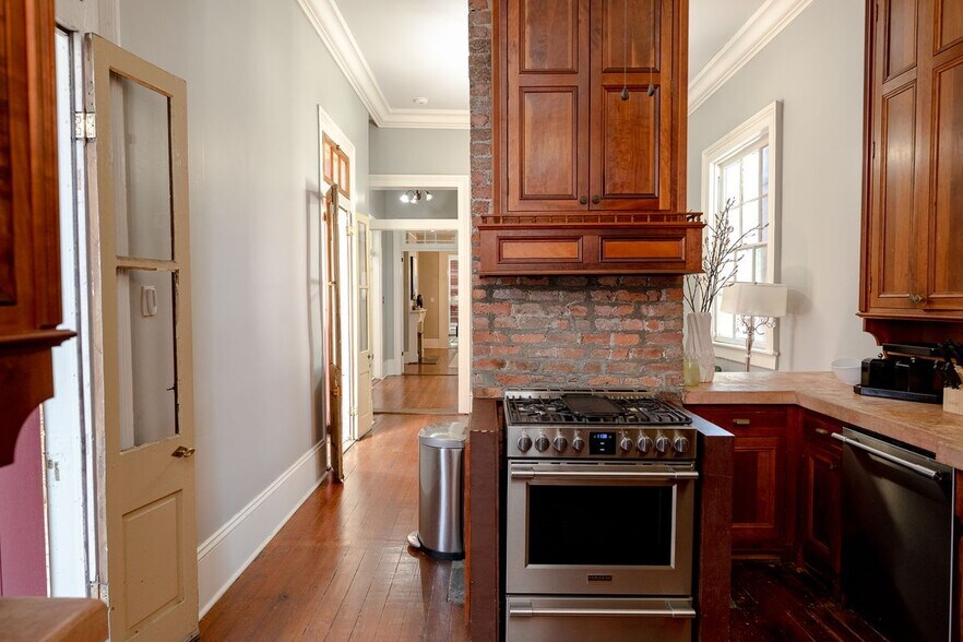 Building Photo - 1433 Esplanade Ave