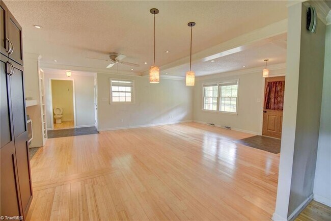 Building Photo - 1002 Phineas Dr